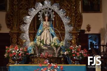 Engalanamiento de la imagen durante la jornada de este viernes/Francisco Santana Ravelo.
